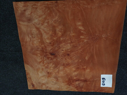 Madrona fineer 34 x 32 - 34 cm | 0.6 mm | 0,1141 m&sup2;