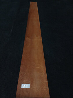 Swietenia Mahonie fineer 246 x 26,5 - 18,5 cm | 0.6 mm | 0,8795 m&sup2;