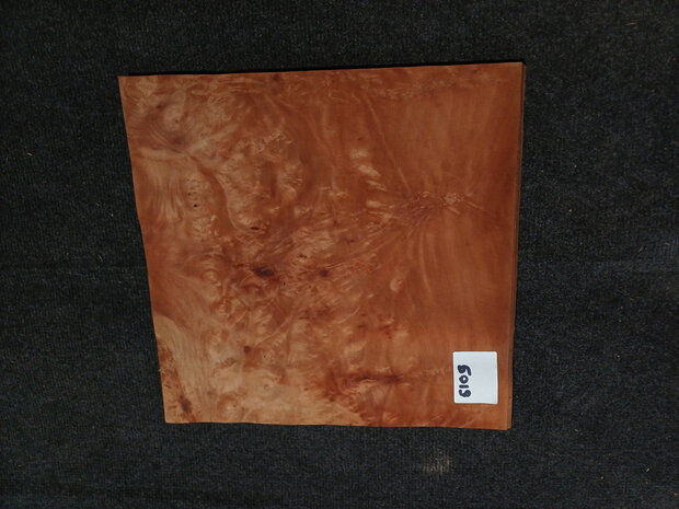 Madrona fineer 34 x 32 - 34 cm | 0.6 mm | 0,1141 m&sup2;