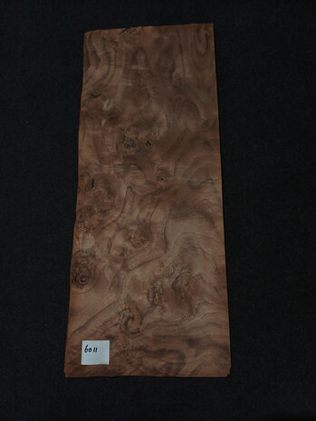 Wortelnoten fineer 71 x 28 - 29 cm | 0.6 mm | 0,3018 m&sup2;