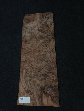 Wortelnoten fineer 74 x 26 - 26 cm | 0.6 mm | 0,2886 m&sup2;