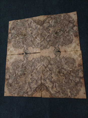 Wortelnoten fineer 32 x 29 - 29 cm | 0.6 mm | 0,1392 m&sup2;
