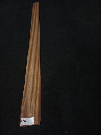 Dibetou fineer 225 x 12 - 10,5 cm | 0.6 mm | 0,3881 m&sup2;
