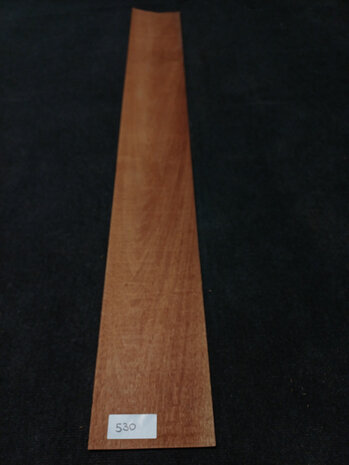 Swietenia Mahonie fineer 223 x 27 - 18 cm | 0.6 mm | 0,8028 m&sup2;