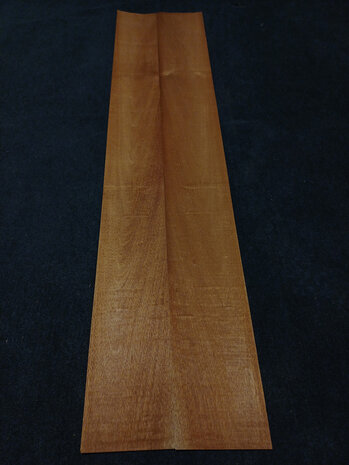 Swietenia Mahonie fineer 223 x 27 - 18 cm | 0.6 mm | 0,8028 m&sup2;